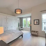 Modern 1 Block From Metro Subway Minutes To Capital, Museums And National Mall