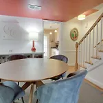 Sojourn Only 8 Blocks To Capitol And Private Patios