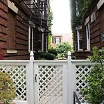 Adam\'S Inn