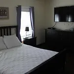 Adam\'S Inn