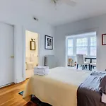 Cozy Brookland Condo Near Metro Catholic University