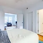 Cozy Brookland Condo Near Metro Catholic University