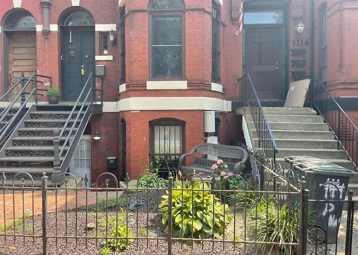 Central Victorian 1-Bed Getaway- National Mall