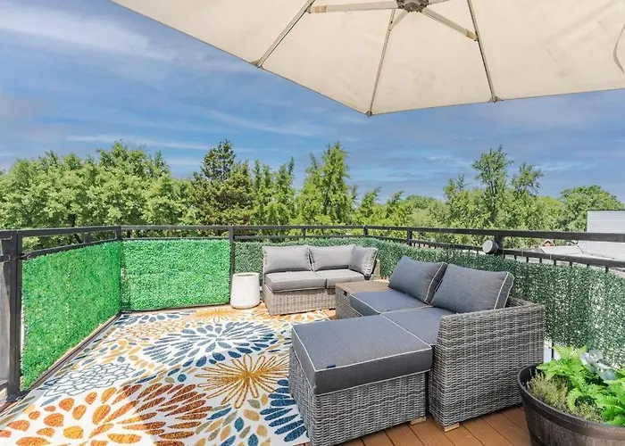 Bougainvillea Dc Roof Deck