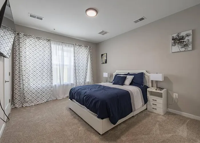 Modern Lux 4 Bedroom Garage Parking