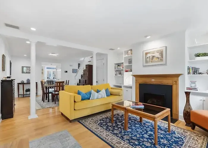 Historic & Modern Capitol Hill 2-Br Row Home