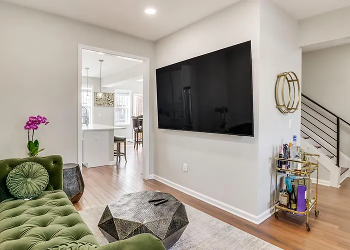 Less Than 1 Mi To Howard University Townhome With Deck