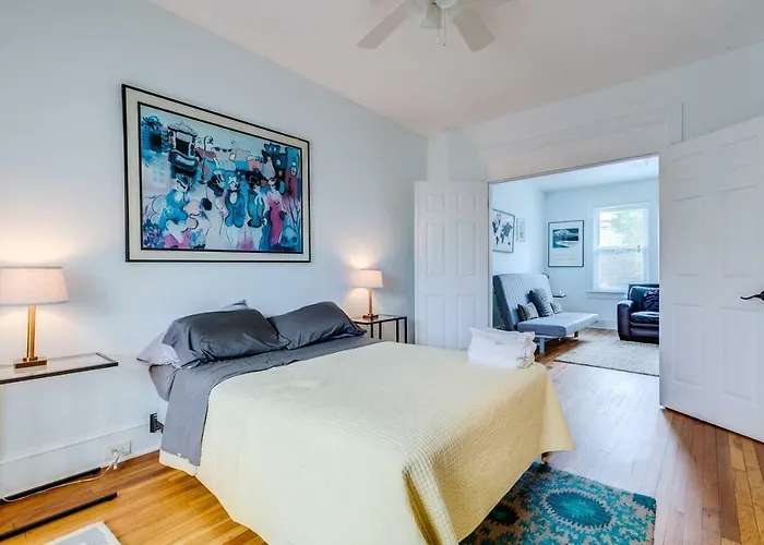 Cozy Brookland Condo Near Metro Catholic University