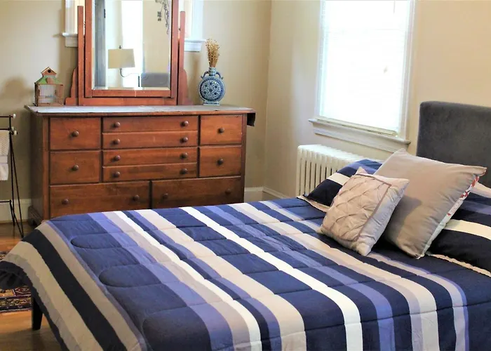 Master Bedroom-Private Bath, Washington Dc