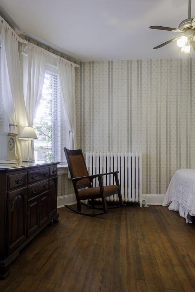 Bed & Breakfast Adam's 2*