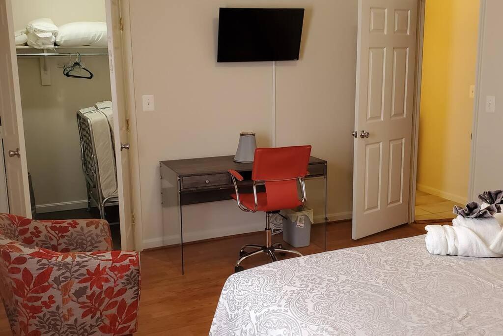 Relaxing 3 Bedroom With Free Parking At The Sequoia Apartment