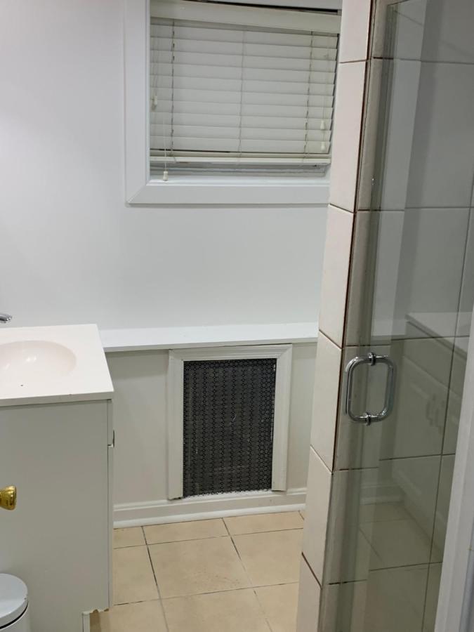Apartment Renovated Basement 2bdrm Near Metro *