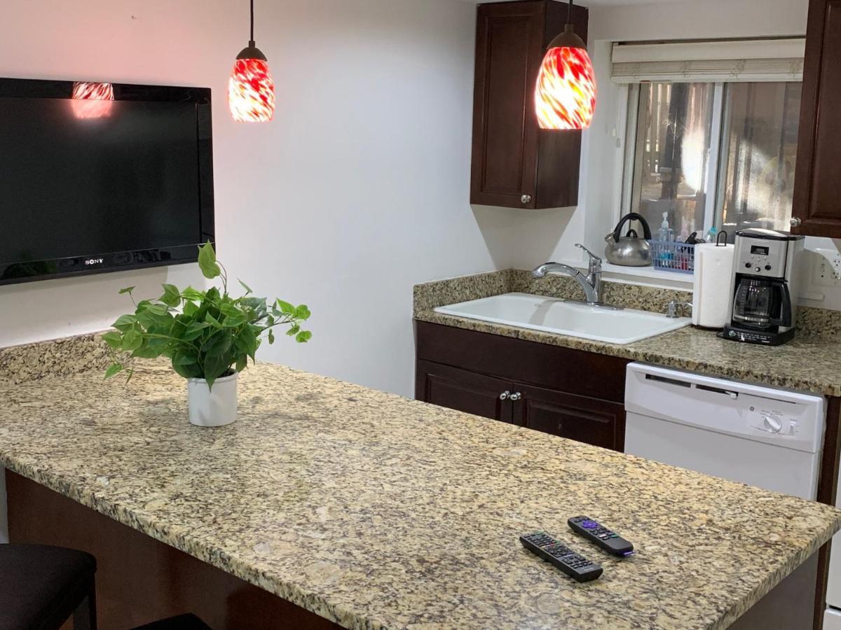 Renovated Basement 2bdrm Near Metro