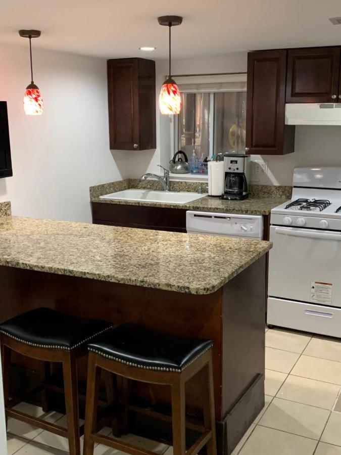 Apartment Renovated Basement 2bdrm Near Metro
