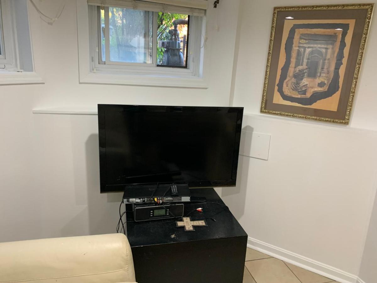 Apartment Renovated Basement 2bdrm Near Metro *