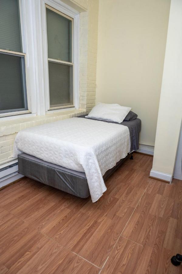 Spacious 2 Bedroom * Washington