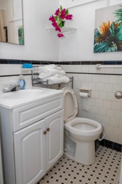 Spacious 2 Bedroom Apartment *