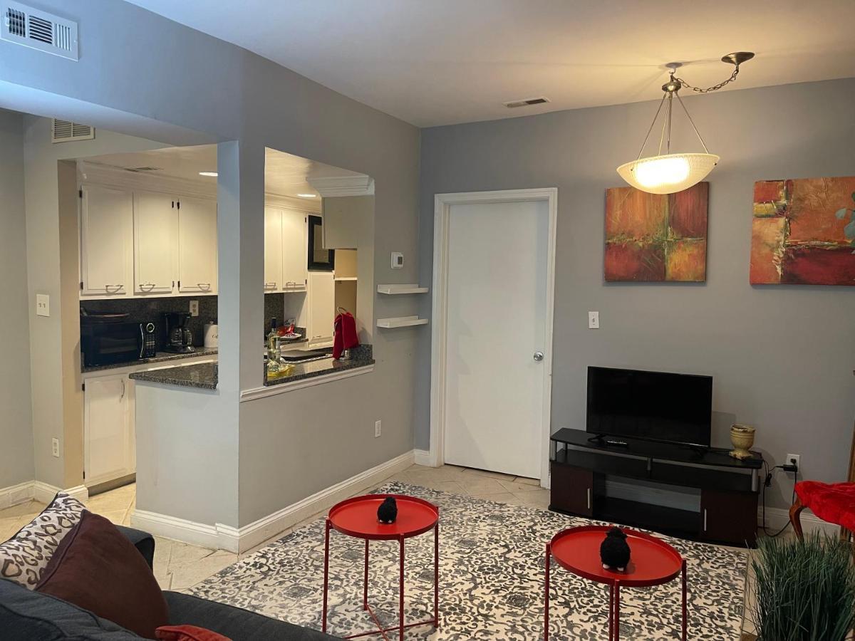Victorian 1-bed Getaway- National Mall Apartment