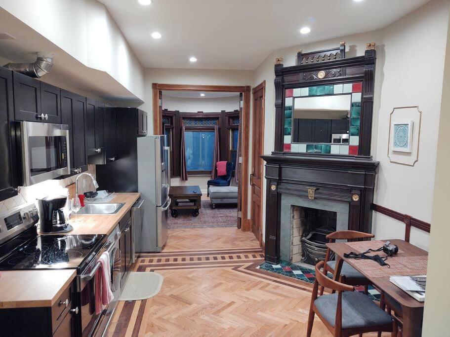Dupont Circle/logan Circle 1 Bdrm + Den Sleeps 4 Apartment Washington