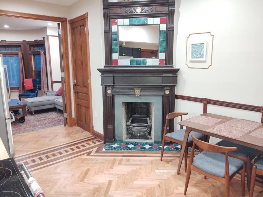 Dupont Circle/logan Circle 1 Bdrm + Den Sleeps 4 Apartment Washington