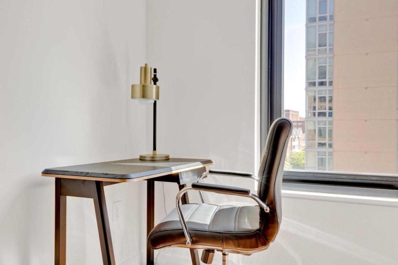 14th St 1br W Gym Wd Lounge Nr Metro Wdc-400 Washington
