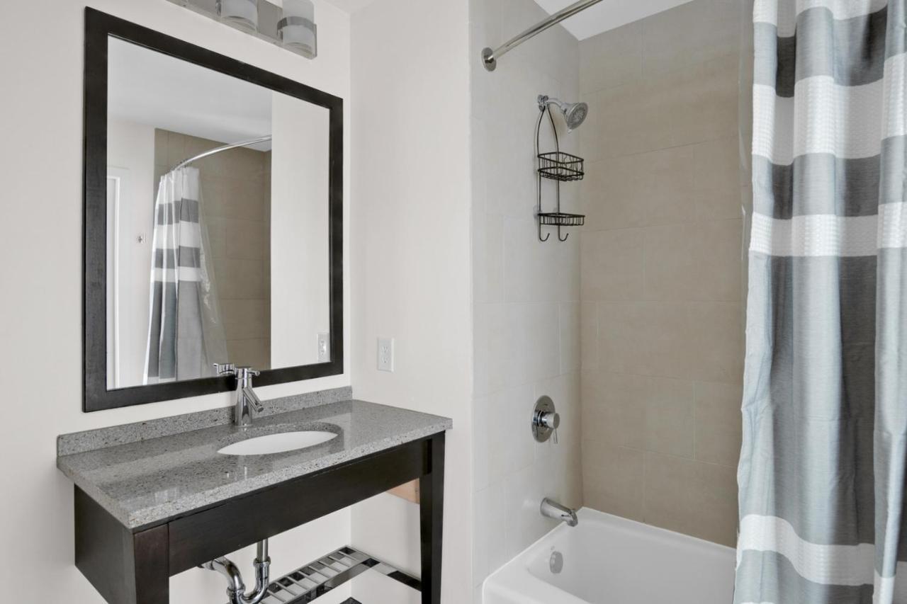 14th St 1br W Gym Wd Lounge Nr Metro Wdc-400 * Washington