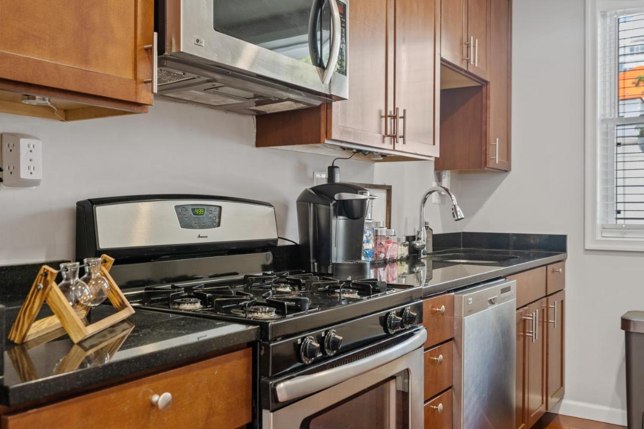 Navy Yard Gem: Stylish Near Nationals Stadium