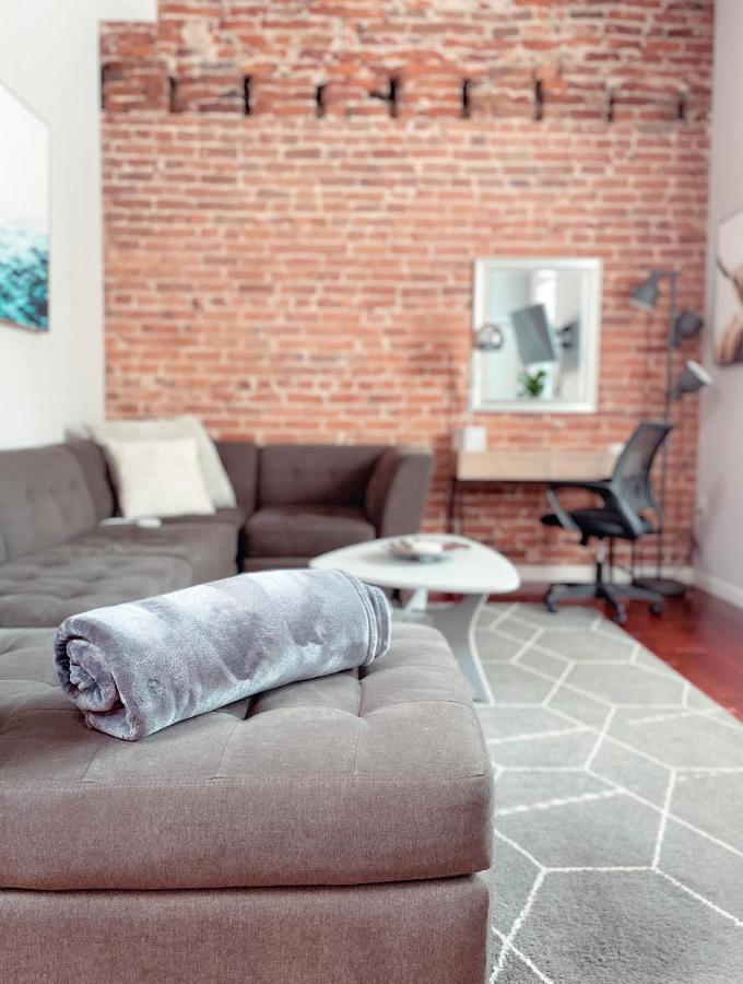 Navy Yard Gem: Stylish Near Nationals Stadium Apartment Washington