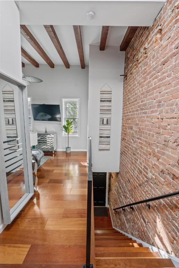 Navy Yard Gem: Stylish Near Nationals Stadium Apartment Washington