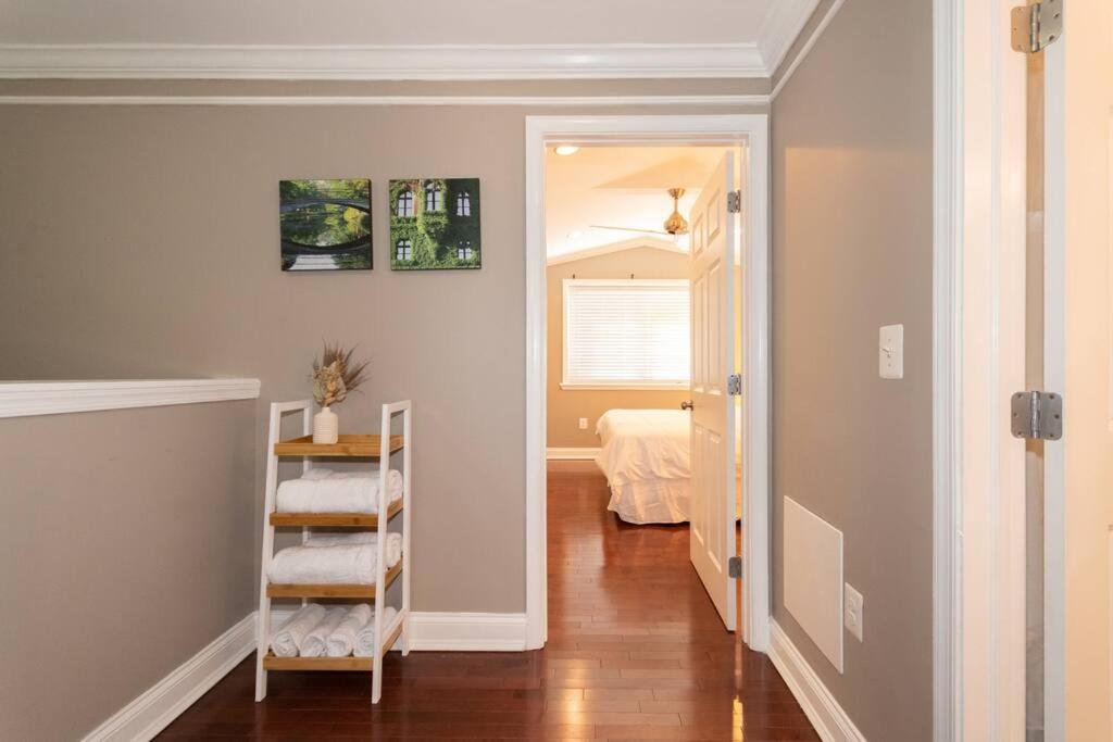 Three Br 2.5 Bath W/ Parking Spot & Deck Near Metr *