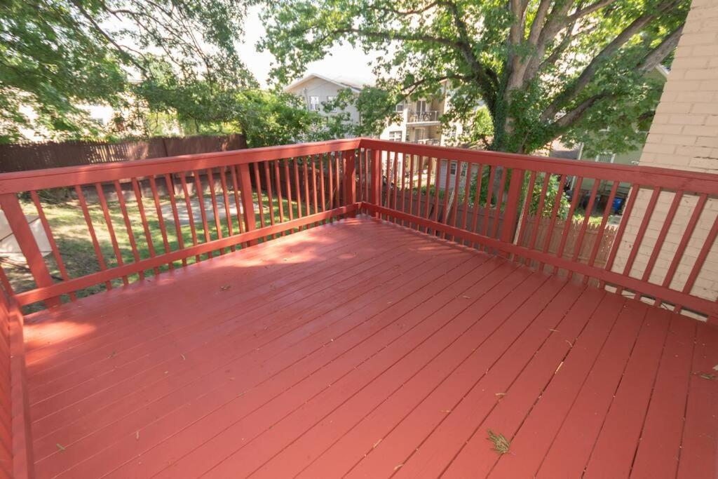 Three Br 2.5 Bath W/ Parking Spot & Deck Near Metr