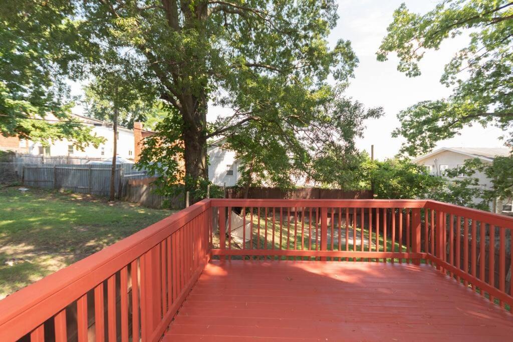 Three Br 2.5 Bath W/ Parking Spot & Deck Near Metr *