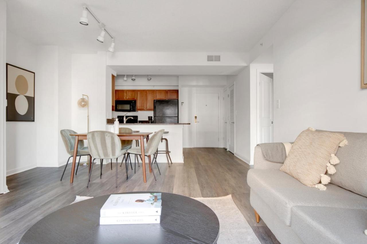 Logan Circle 2br W Gym Wd Pool Nr Bars Wdc-480 *