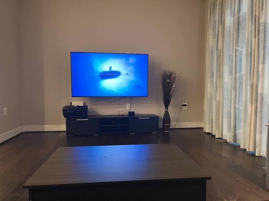 Modern Lux 4 Bedroom Garage Parking * Washington