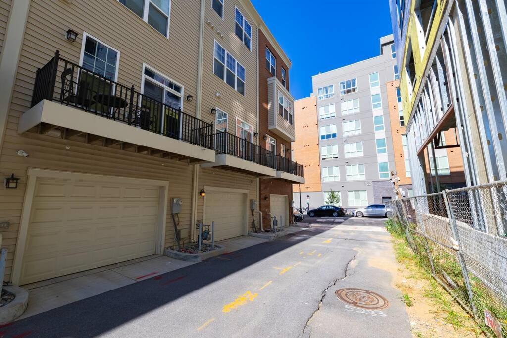 Modern Lux 4 Bedroom Garage Parking Holiday home Washington