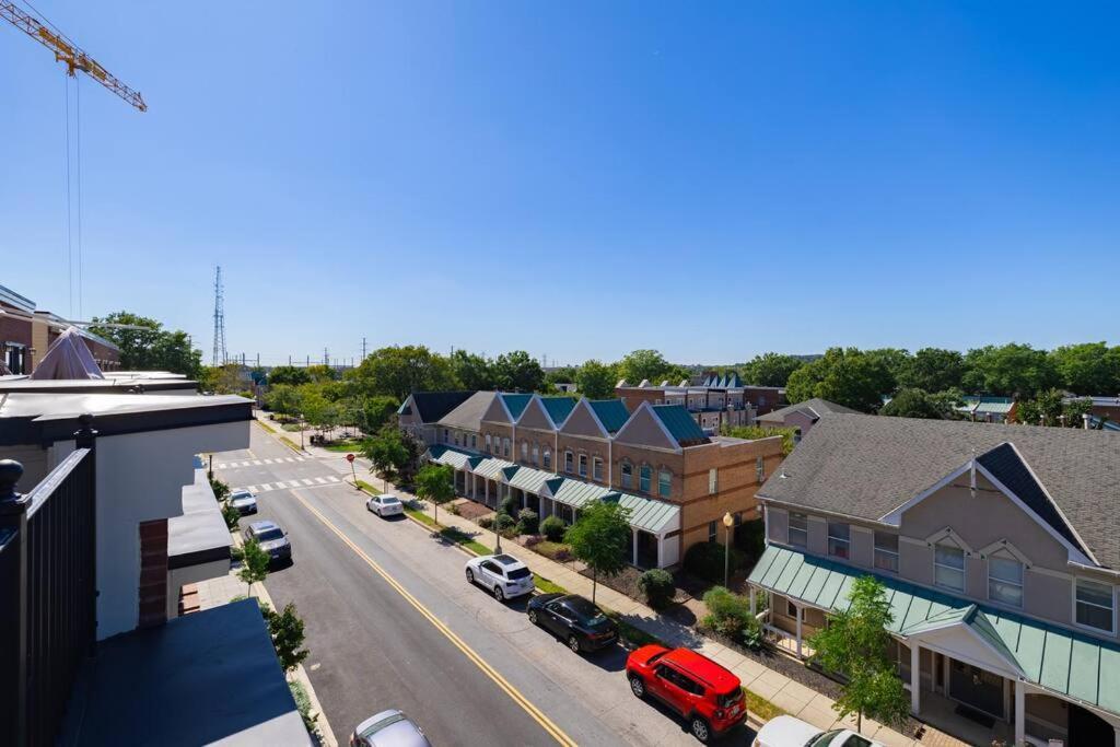 Modern Lux 4 Bedroom Garage Parking
