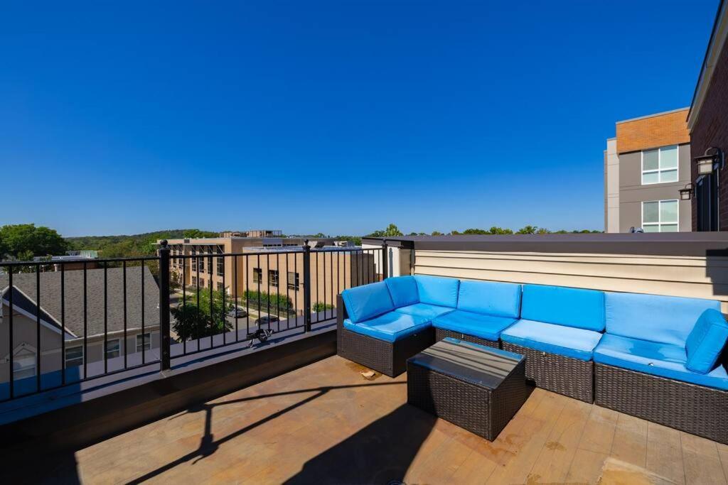 Modern Lux 4 Bedroom Garage Parking Washington