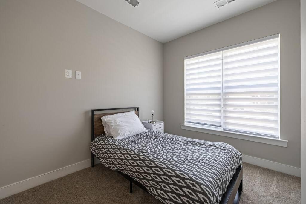 Modern Lux 4 Bedroom Garage Parking Holiday home