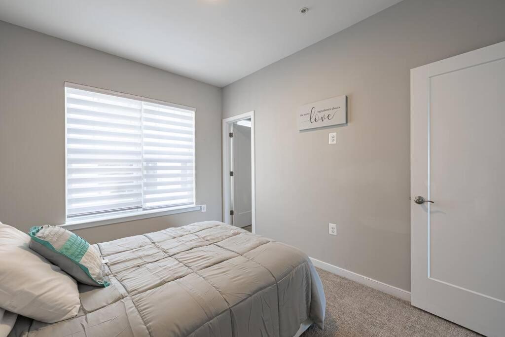 Modern Lux 4 Bedroom Garage Parking