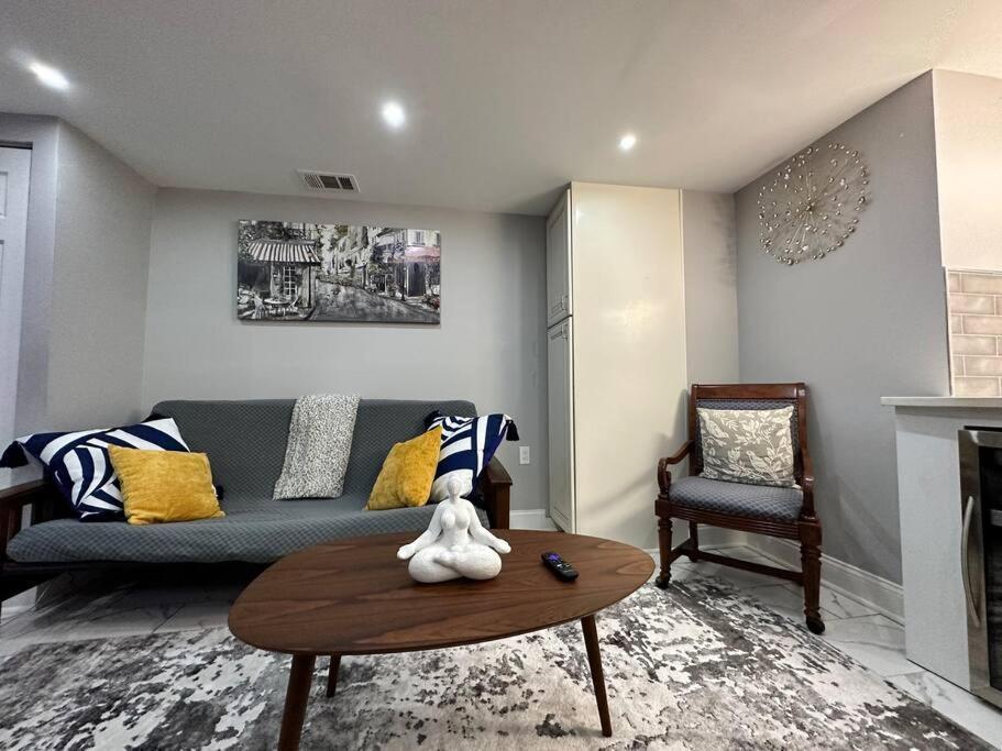 Apartment Downtown Delight In Heart Of Dc's Bustling Streets *