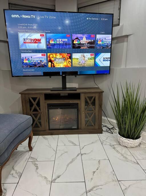 Apartment Downtown Delight In Heart Of Dc's Bustling Streets *