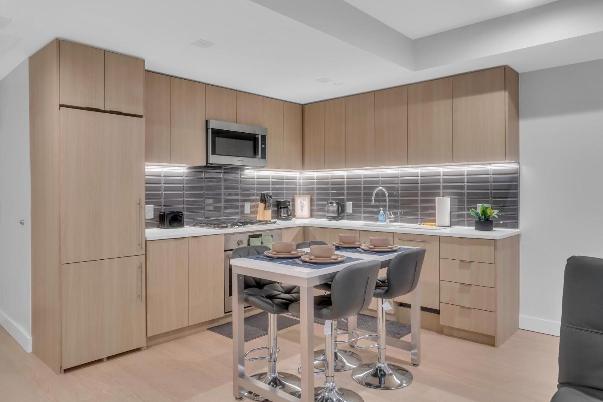Apartment Fully Furnished In Near Logan Circle *
