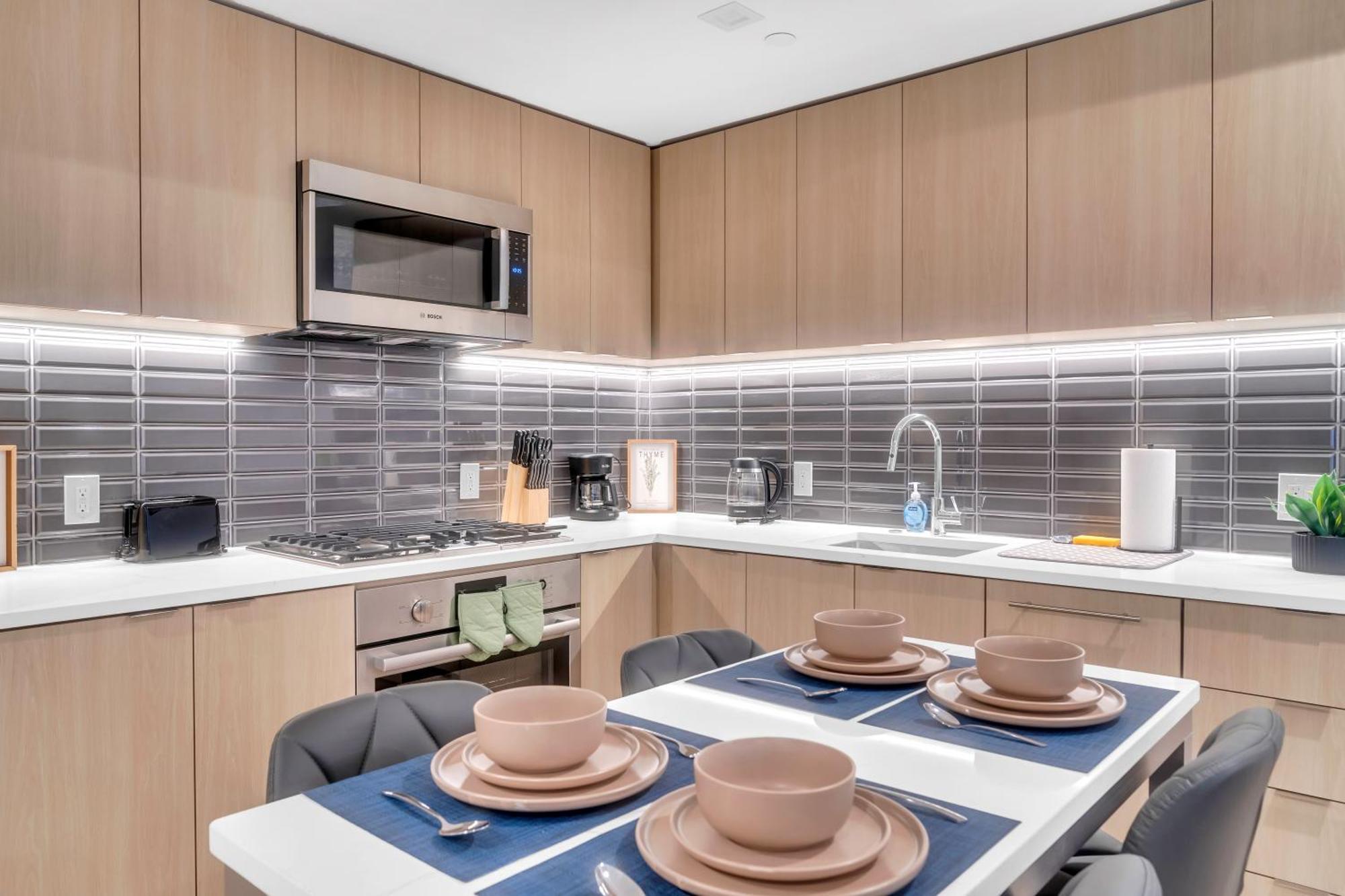 Fully Furnished In Near Logan Circle Apartment *