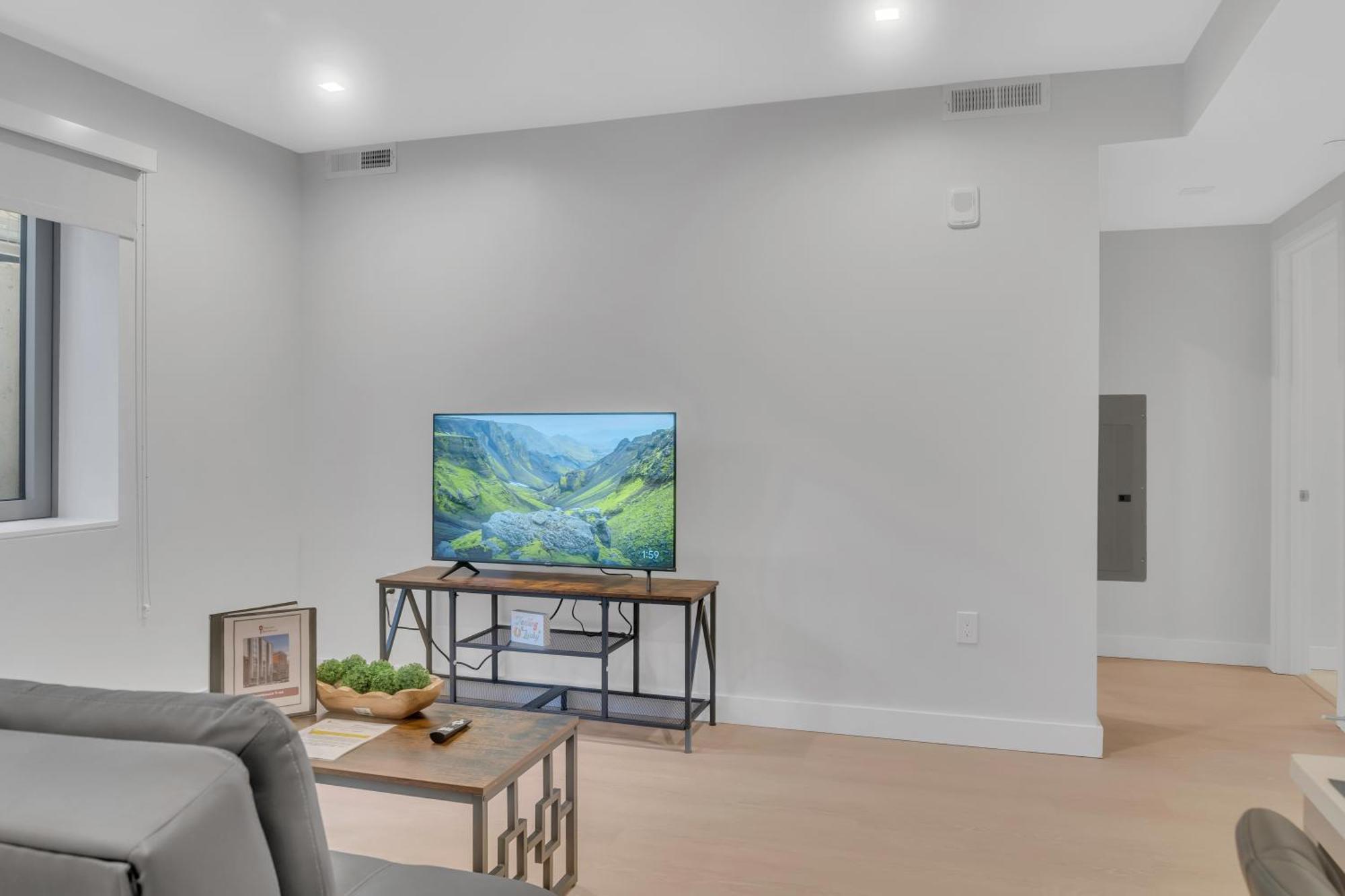 Fully Furnished In Near Logan Circle Apartment *