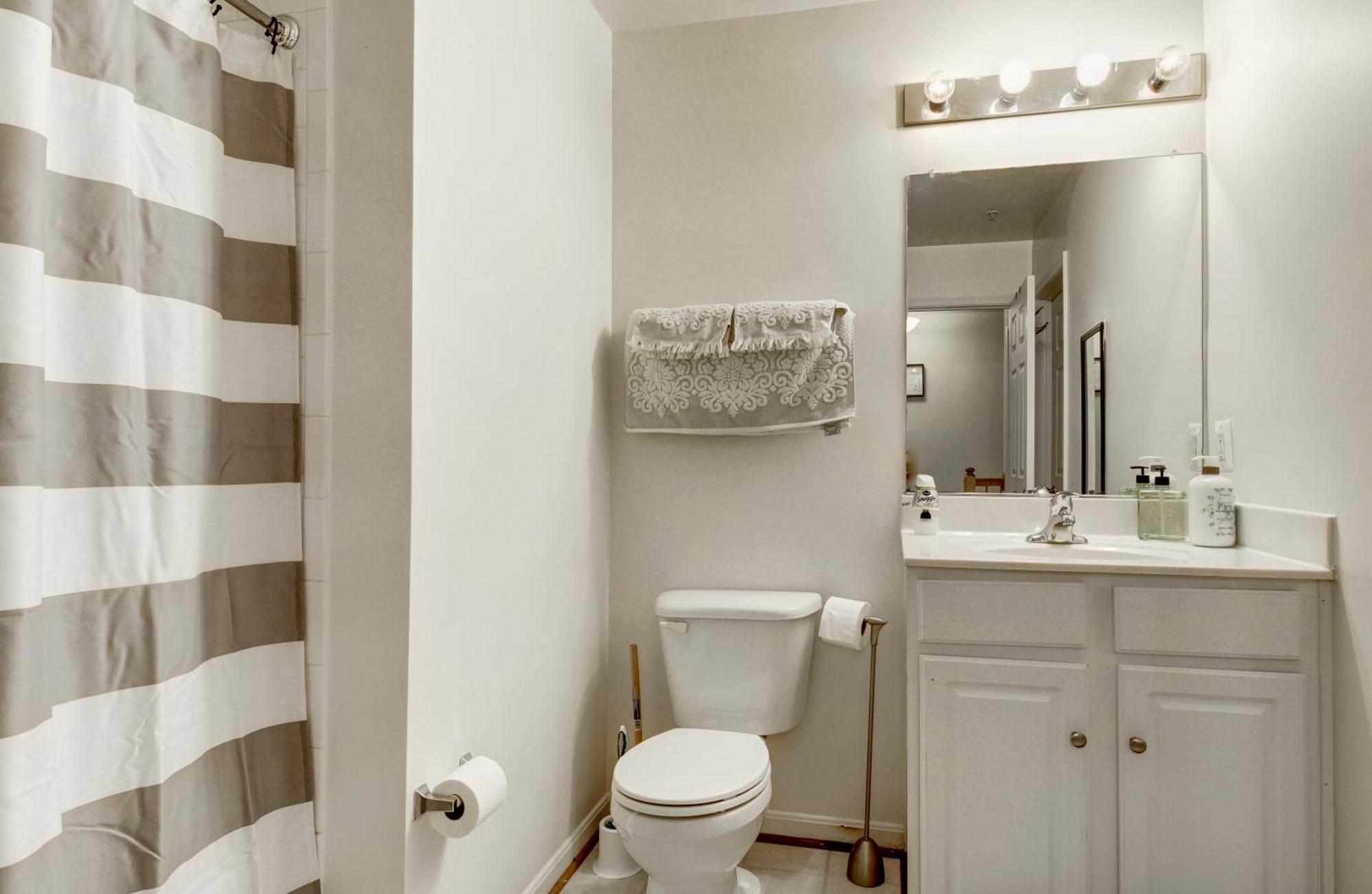 Apartment Spacious Washington, D.c. Rowhome W/ Free Parking! *