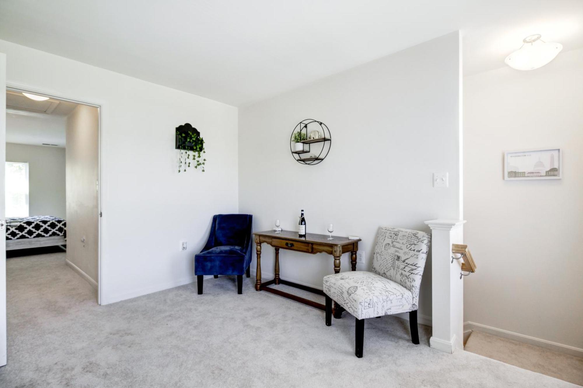 Spacious Washington, D.c. Rowhome W/ Free Parking! Apartment *