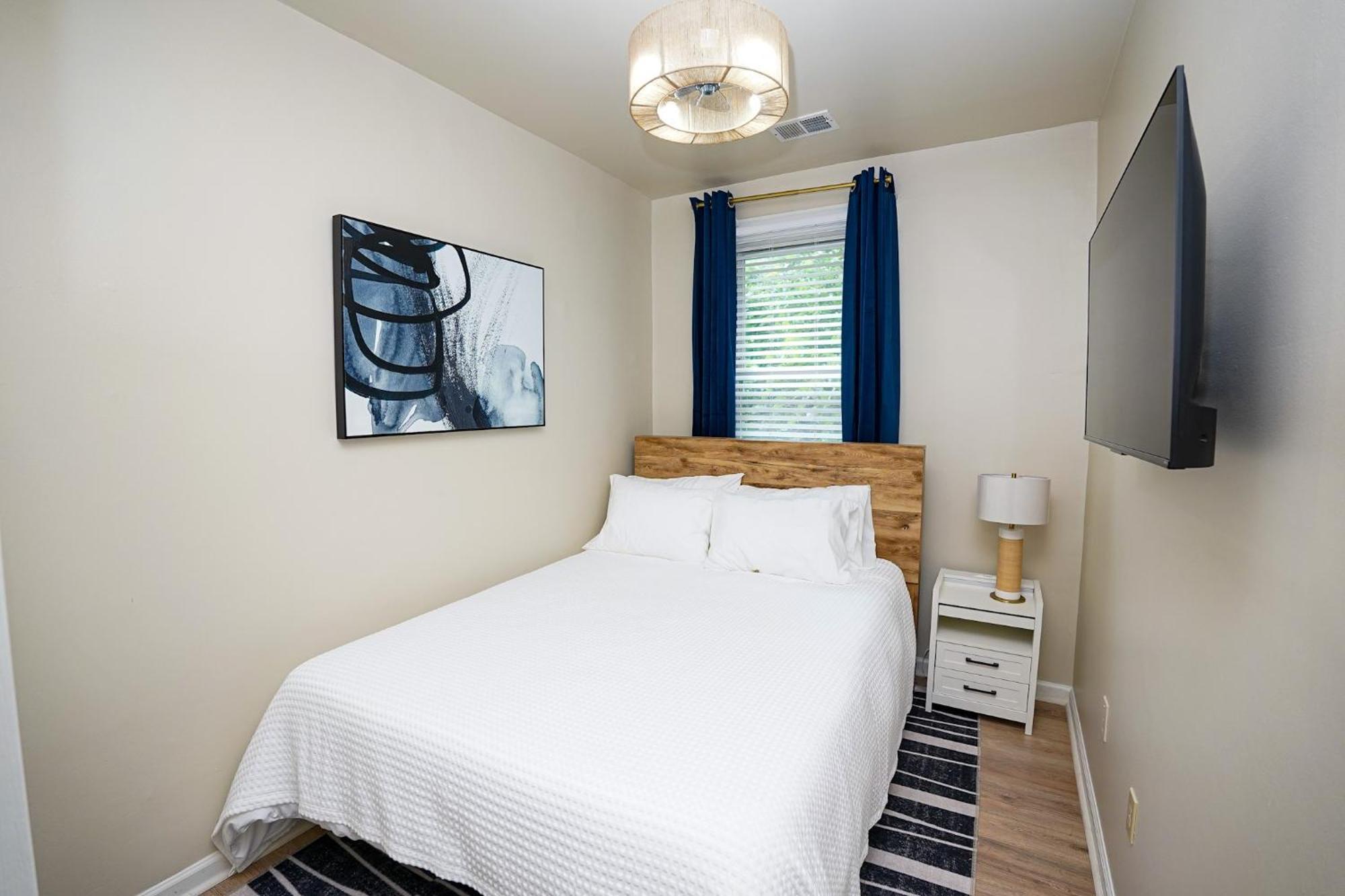Capitol Hill Apartment *