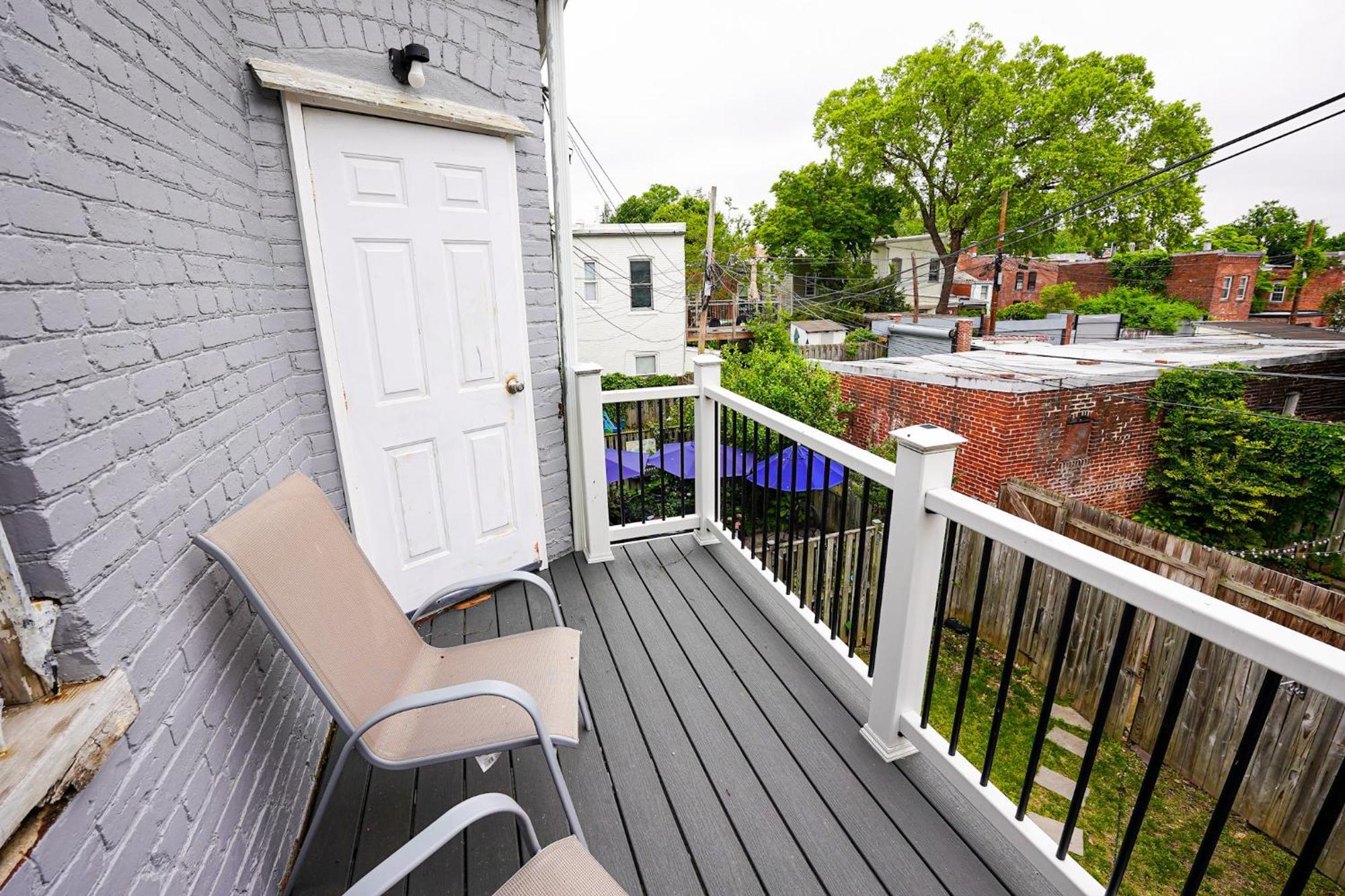 Capitol Hill Apartment *