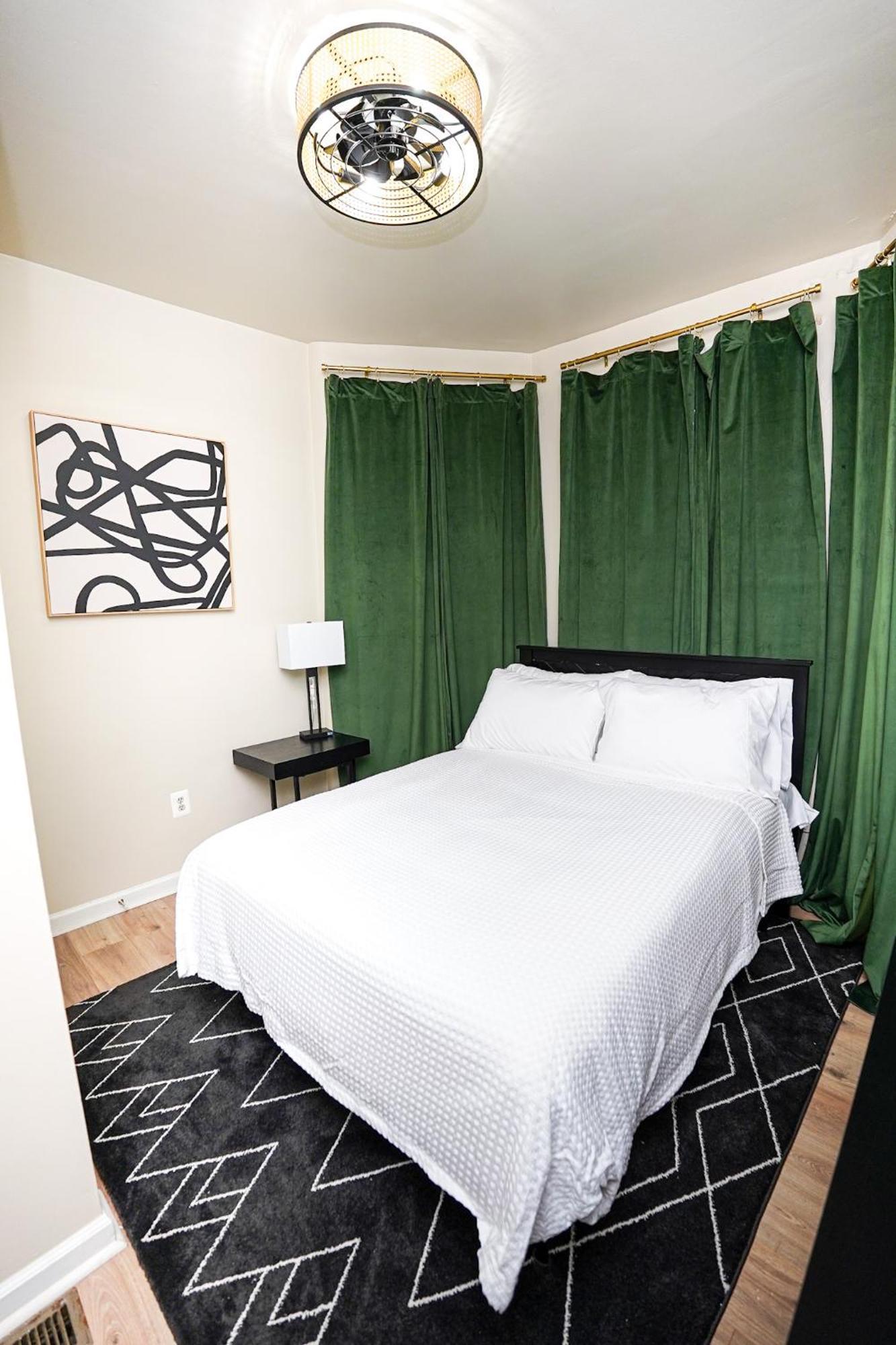 Capitol Hill Apartment *