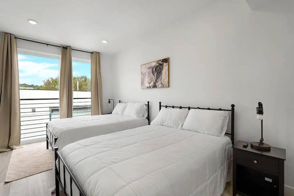 Enjoy City Skyline Views From Private Roof Deck! * Washington